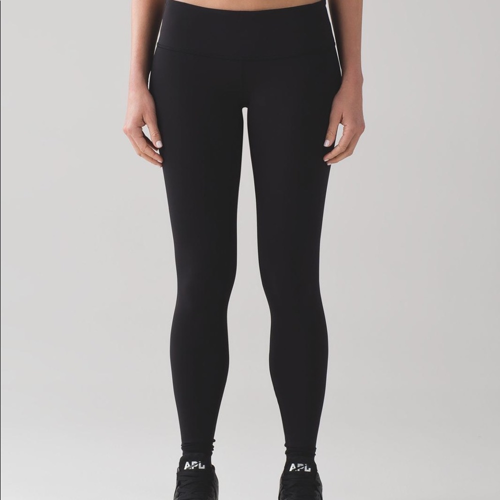 Wonder Under low-rise Lululemon leggings